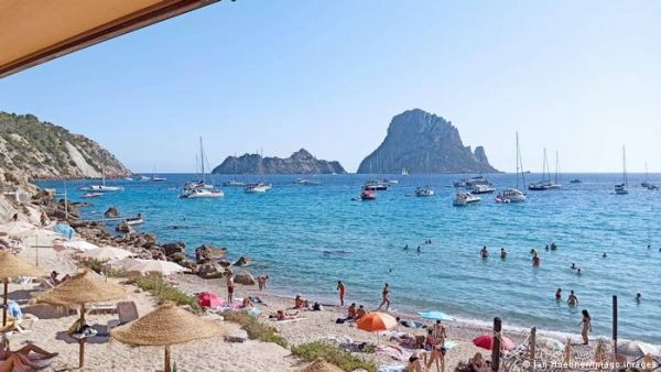 Απόδραση στη Μαγιόρκα : Δημοσιογράφοι «κυνηγούν» τους γερμανούς τουρίστες