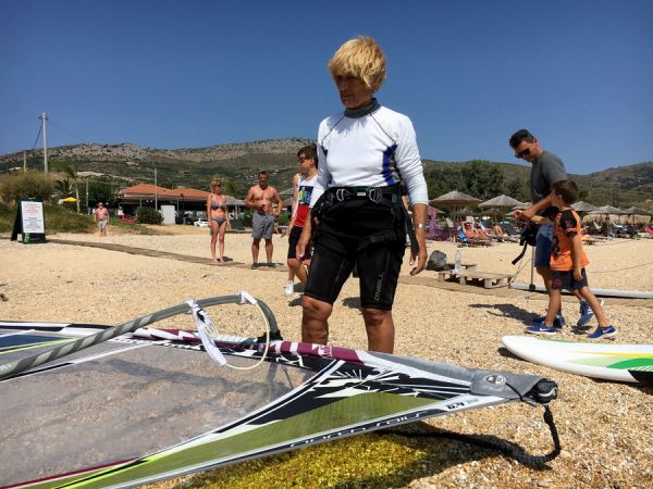 Αναστασία Γερολυμάτου : Μπήκε στο Guinness ως η γηραιότερη windsurfer στον κόσμο