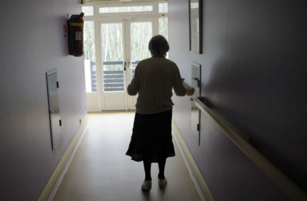 Γηροκομείο στα Χανιά: Σοκάρουν οι μαρτυρίες – Τι λένε στο MEGA συγγενείς, τι απαντά ο δικηγόρος του ιδρύματος
