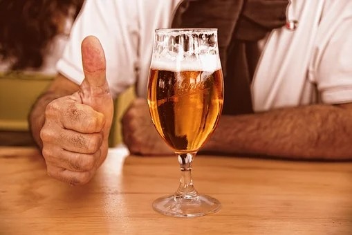 Μπαρ σε Δανία: Με μια μπίρα και ένα … τεστ Covid δώρο