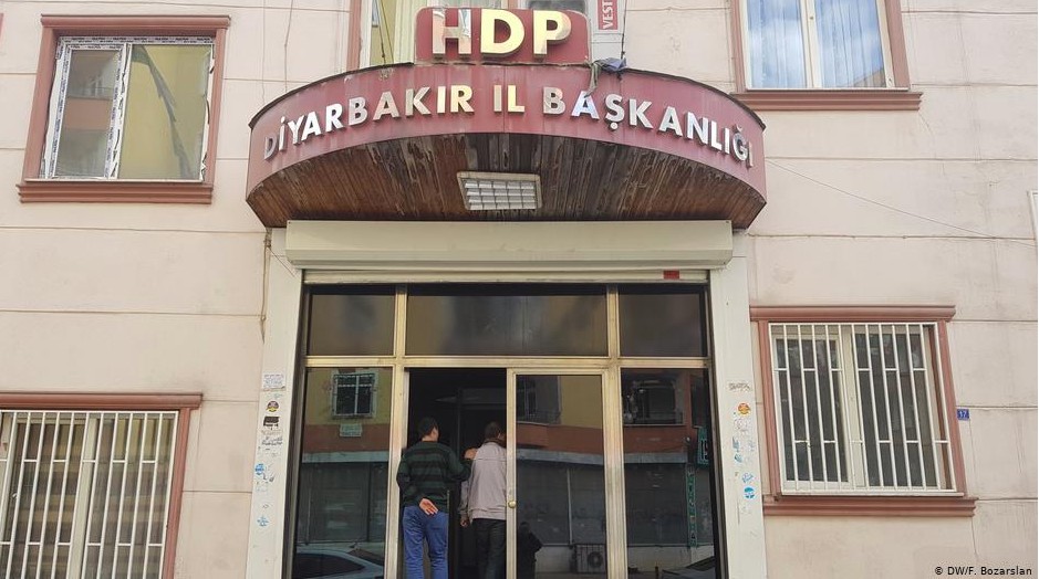 Αλληλεγγύη ΣΥΡΙΖΑ σε HDP – Ξεκινάει η δίκη 108 στελεχών του