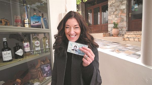 Βικτώρια Χίσλοπ : «Γράφω για πάθη και στιγμές θριάμβου στην ελληνική ιστορία»