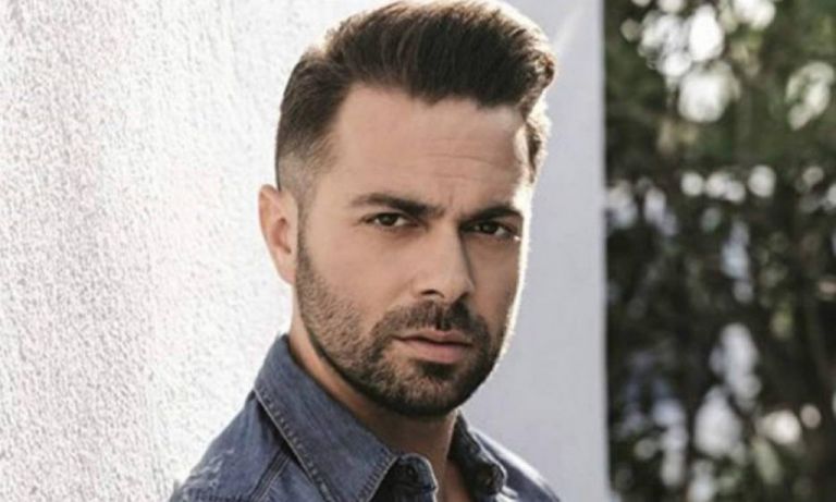 Ηλίας Βρεττός: Εμβολιάστηκε κατά του κοροναϊού