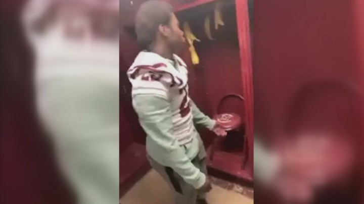 ΗΠΑ : Απίστευτο ρατσιστικό επεισόδιο σε γυμνάσιο – Ανάγκασαν Αφροαμερικανό να καθίσει ανάμεσα σε μπανάνες