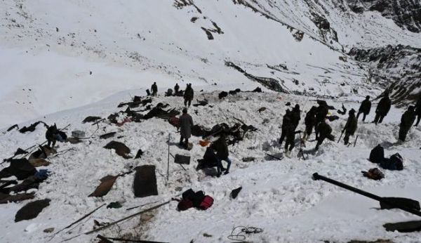 Ινδία: Οκτώ εργάτες νεκροί από χιονοστιβάδα στα Ιμαλάια