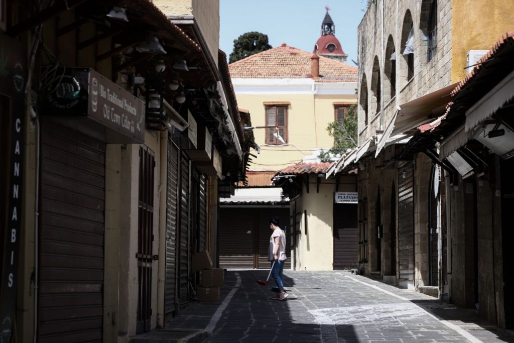 Κοροναϊός : Στο «βαθύ κόκκινο» από σήμερα Κιλκίς, Σέρρες, Κόνιτσα, Σκύρος, Αστυπάλαια, Ρόδος και Χάλκη