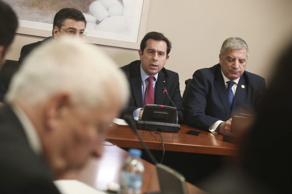 Προσφυγικό : Εξώδικο Μουτζούρη σε Μηταράκη – Τι απαντάει ο υπουργός