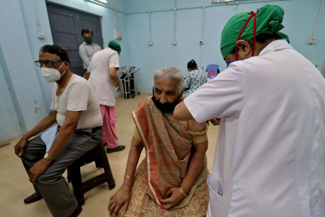 Κοροναϊός: Κλείνουν εμβολιαστικά κέντρα στην Ινδία λόγω έλλειψης εμβολίων