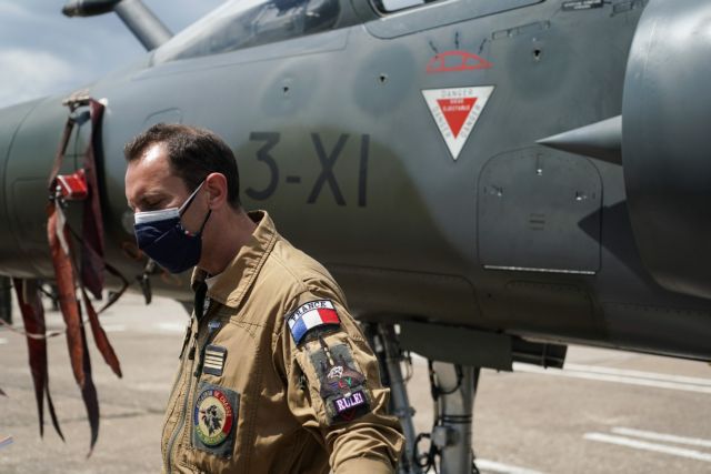 Διέλευση μαχητικών αεροσκαφών πάνω από την Ακρόπολη στις 14:00