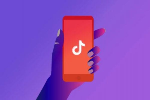 BookTok: Η τάση στο TikTok που κάνει παλιά βιβλία bestsellers