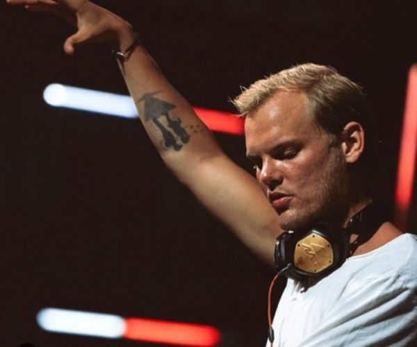 Avicii: Νέα βιογραφία για τον αδικοχαμένο DJ