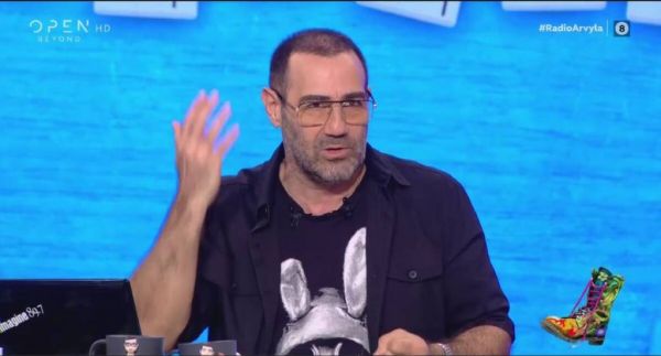 Ράδιο Αρβύλα: Το επικό τρολάρισμα στην Παπακωστοπούλου για τη στιλιστική της επιλογή