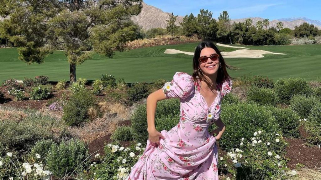 Όλες οι fashionista φορούν αυτό το ανοιξιάτικο φόρεμα