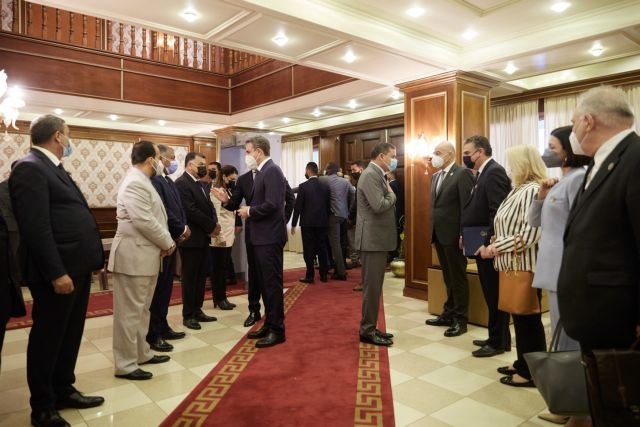 Συνάντηση Μητσοτάκη με τον πρόεδρο Μένφι - Διευρυμένες συνομιλίες Ελλάδας και Λιβύης