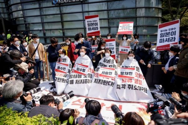 Νότια Κορέα : Θύελλα αντιδράσεων για το μολυσμένο νερό της Φουκουσίμα – Φοιτητές ξύρισαν τα κεφάλια τους