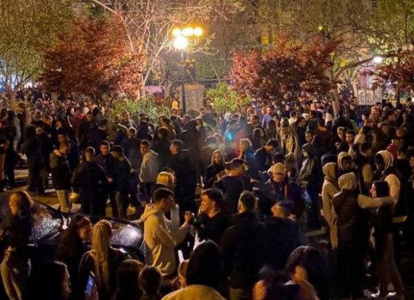 Τι θα κάνει η κυβέρνηση με τα κορονοπάρτι  – Εβδομάδα αποφάσεων για το Πάσχα 