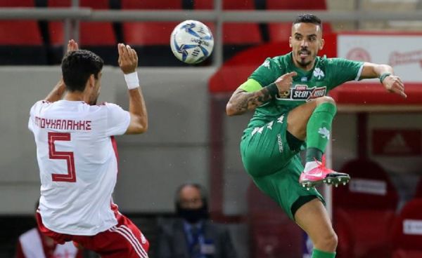 Έφτασε Καραϊσκάκη ο Παναθηναϊκός – Μαζί με την αποστολή ο Κουρμπέλης