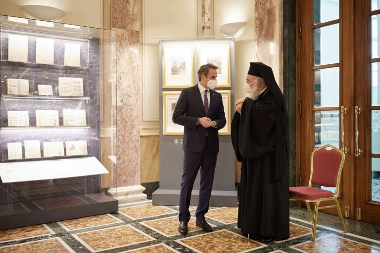 Βουλή : Συζήτηση Μητσοτάκη-Ιερώνυμου για τη λειτουργία των ναών το Πάσχα