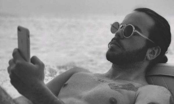 Άγγελος Λάτσιος: Στην παραλία αγκαλιά με το κορίτσι του-Δείτε φωτογραφίες