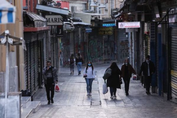 Εξαδάκτυλος: Το Πάσχα θα υπάρχει διασπορά – Οι πολίτες να κάνουν self test πριν το πασχαλινό τραπέζι