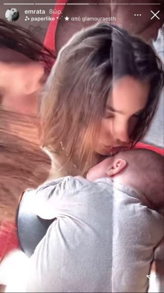 Έμιλι Ρατακόφσκι: Η τρυφερή φωτογραφία αγκαλιά με το νεογέννητο παιδάκι της