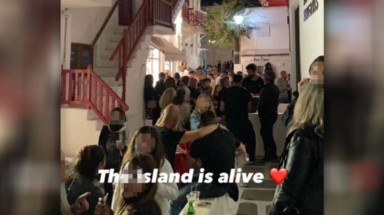 Μύκονος: Κορονοπάρτι δίχως αύριο – Γέμισαν τα σοκάκια στα Ματογιάννια από νέους
