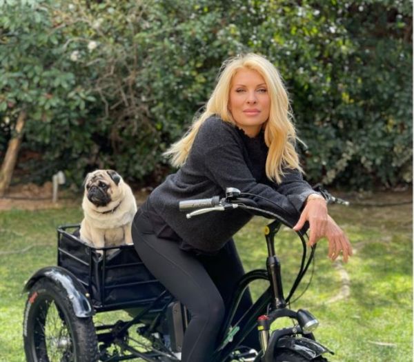 Ελένη Μενεγάκη: Ο προσωπικός της παράδεισος στα Μελίσσια