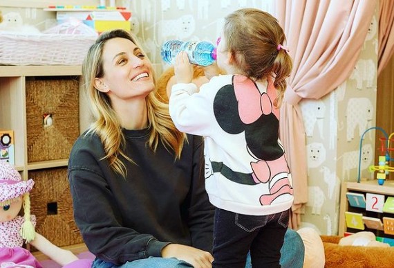 Ελεονώρα Μελέτη: Με κλάματα και μέσω βιντεοκλήσης γιόρτασε τα γενέθλια της κόρης της