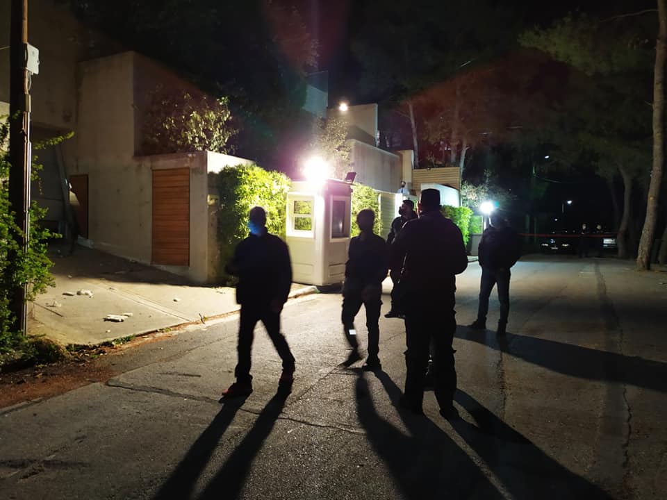 Νέα επίθεση κατά του Μένιου Φουρθιώτη: Εκρηξη έξω από την κατοικία του στον Διόνυσο (εικόνες)