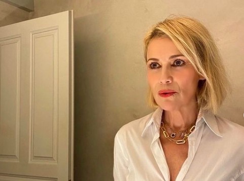 Κωνσταντίνα Μιχαήλ: Με νέο τολμηρό λουκ υποδέχθηκε τον Απρίλιο