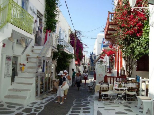 Άσπρα σπίτια, ξέξασπρα «απαιτεί» ο δήμος Μυκόνου