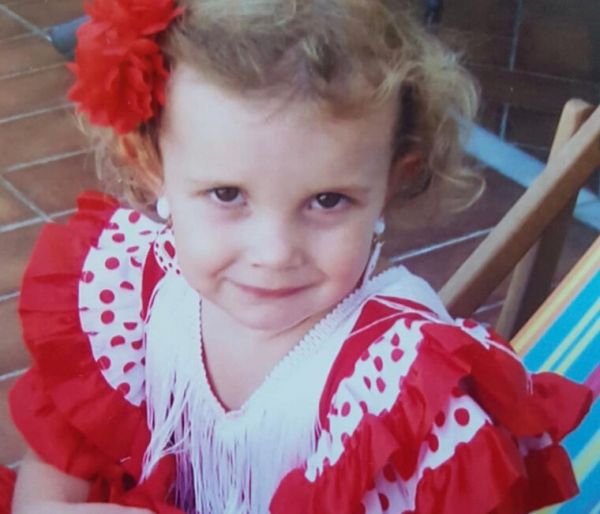 Μπορείτε να αναγνωρίσετε το κοριτσάκι της φωτογραφίας;