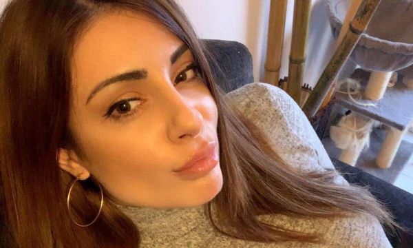 Παντελής Παντελίδης : Η Μίνα Αρναούτη ζητά αποζημίωση 960.000 ευρώ από την οικογένειά του