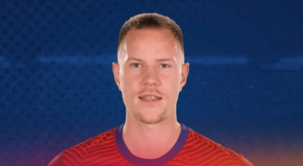 Τερ Στέγκεν : «Στέλνω την αγκαλιά μου στους πρόσφυγες της Ελλάδας»