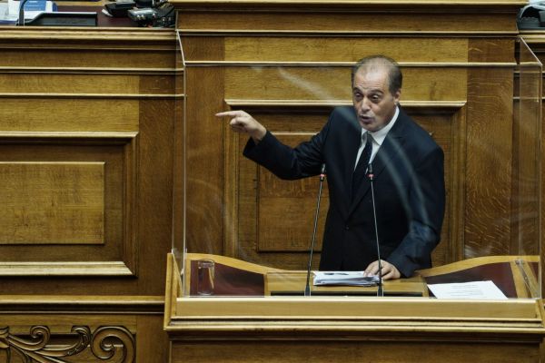 Δημοσιογράφοι και αστυνομικοί στη Μυτιλήνη στο στόχαστρο του Βελόπουλου