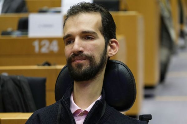 Κυμπουρόπουλος : Επιστολή στην Φον ντερ Λάιεν για την «ασφάλεια και σωματική ακεραιότητα των δημοσιογράφων στην ΕΕ»