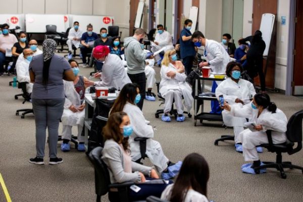 Moderna : Υψηλή προστασία και μετά από έξι μήνες λέει η εταιρεία