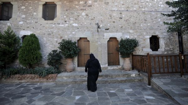 Μονή Γοργοϋπηκόου: Διασωληνώθηκε η ηγουμένη αλλά οι μοναχές δεν συνεργάζονται με τον ΕΟΔΥ
