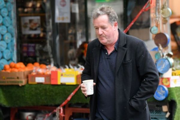 Επιμένει ο Πιρς Μόργκαν κατά Μέγκαν-Χάρι: «Υποκριτική επίθεση συκοφαντίας της βασιλικής οικογένειας»