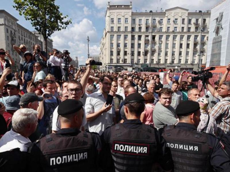 Ρωσία : Δεκάδες συλλήψεις στη Μόσχα σε μια σπάνια διαδήλωση για τα δικαιώματα των μεταναστών