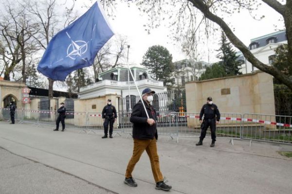 ΝΑΤΟ : Στήριξη στην Τσεχία στη διαμάχη της με τη Ρωσία
