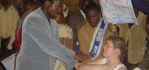 YouTube : Μπλόκαρε Νιγηριανό πάστορα που λέει ότι «θεραπεύει τους ανοιχτά ομοφυλόφιλους»