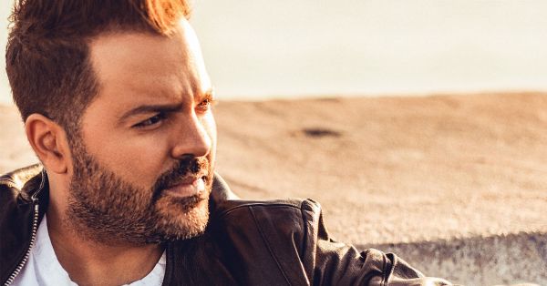 Νίκος Απέργης unplugged: Ακούστε το “Για όλα ικανοί” αλλιώς!