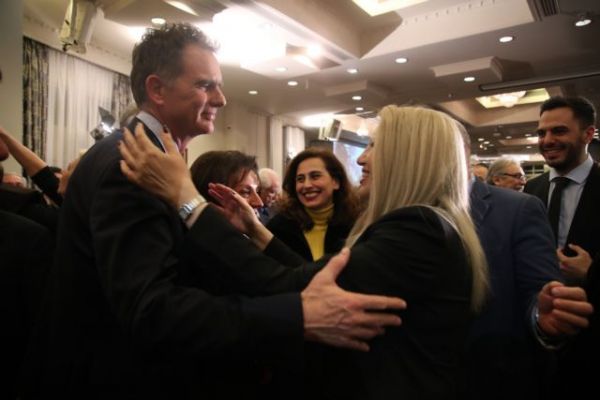 Από τον Κουρουμπλή η σκυτάλη στο Νίκο Παπανδρέου για το… ΠΑΣΟΚ του 2011