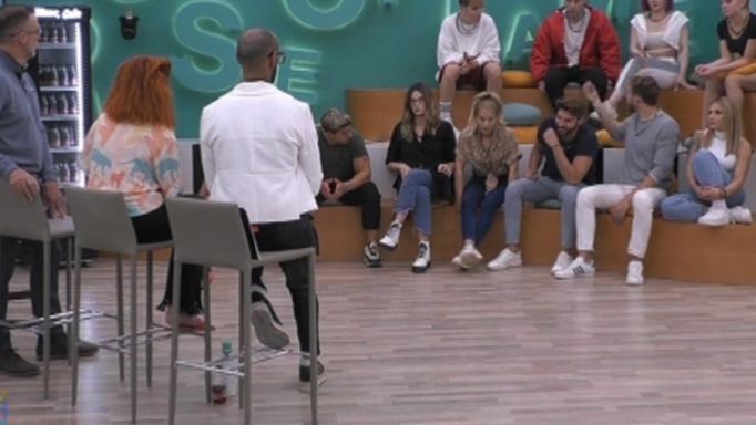 House of Fame : Μαλλιά-κουβάρια οι παίκτες – «Έχεις βουτήξει την γλώσσα σου στο μυαλό σου;»