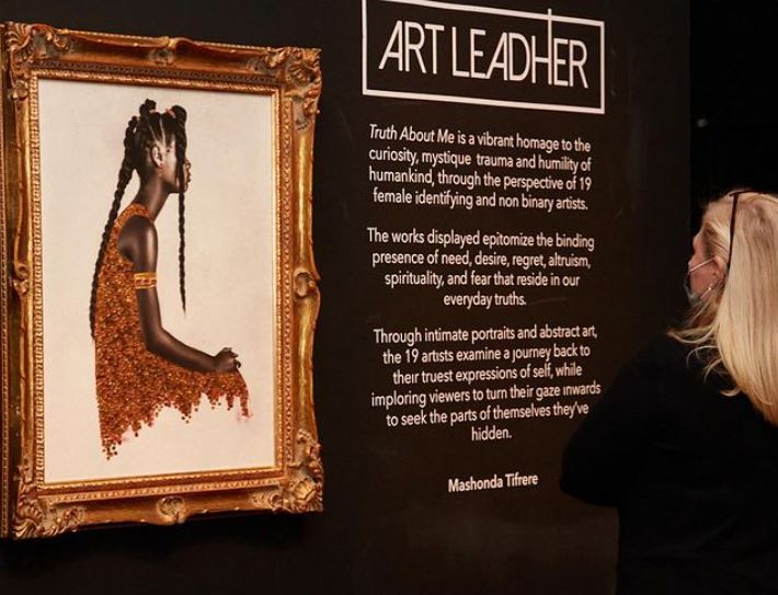 «Truth About Me»: Έκθεση ζωγραφικής από το ίδρυμα της Ντόνα Κάραν