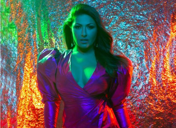 Έλενα Παπαρίζου: Εντυπωσιακά backstage πλάνα από τα γυρίσματα των «Αποχρώσεων»