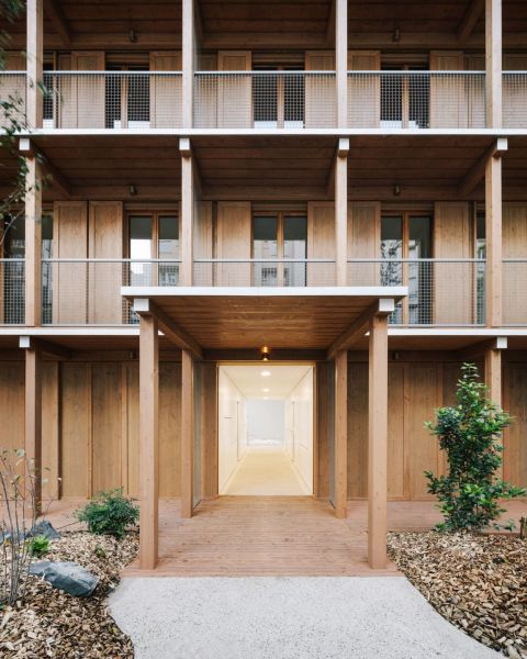 Αυτή η ξύλινη πολυκατοικία έφερε ιαπωνικό αέρα στο Παρίσι