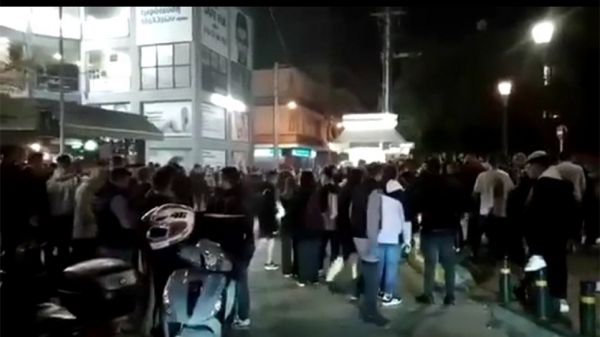 Lockdown : Άλλη μια νύχτα συνωστισμού και κορονοπάρτι στο Περιστέρι
