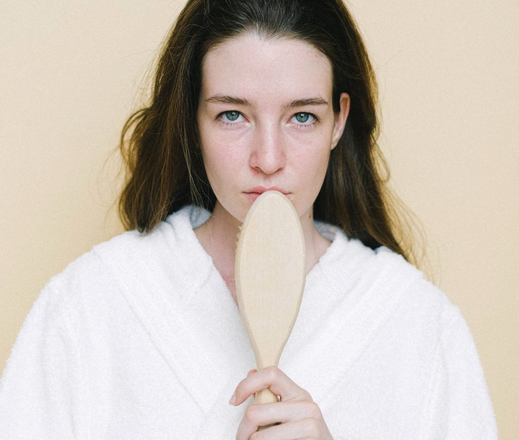 Επιστήμονες βρήκαν πώς το χρόνιο στρες οδηγεί στην τριχόπτωση